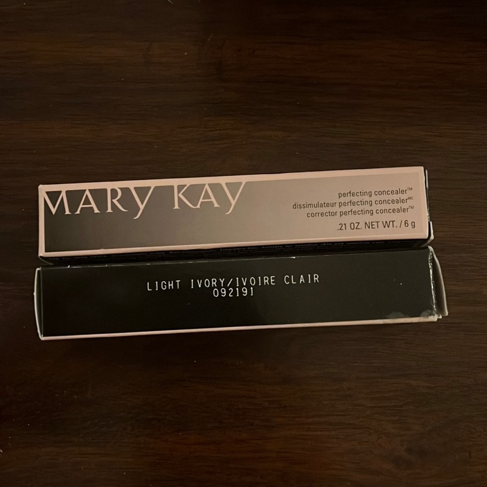 Mary Kay Perfecting Concealer-LIGHT IVORY